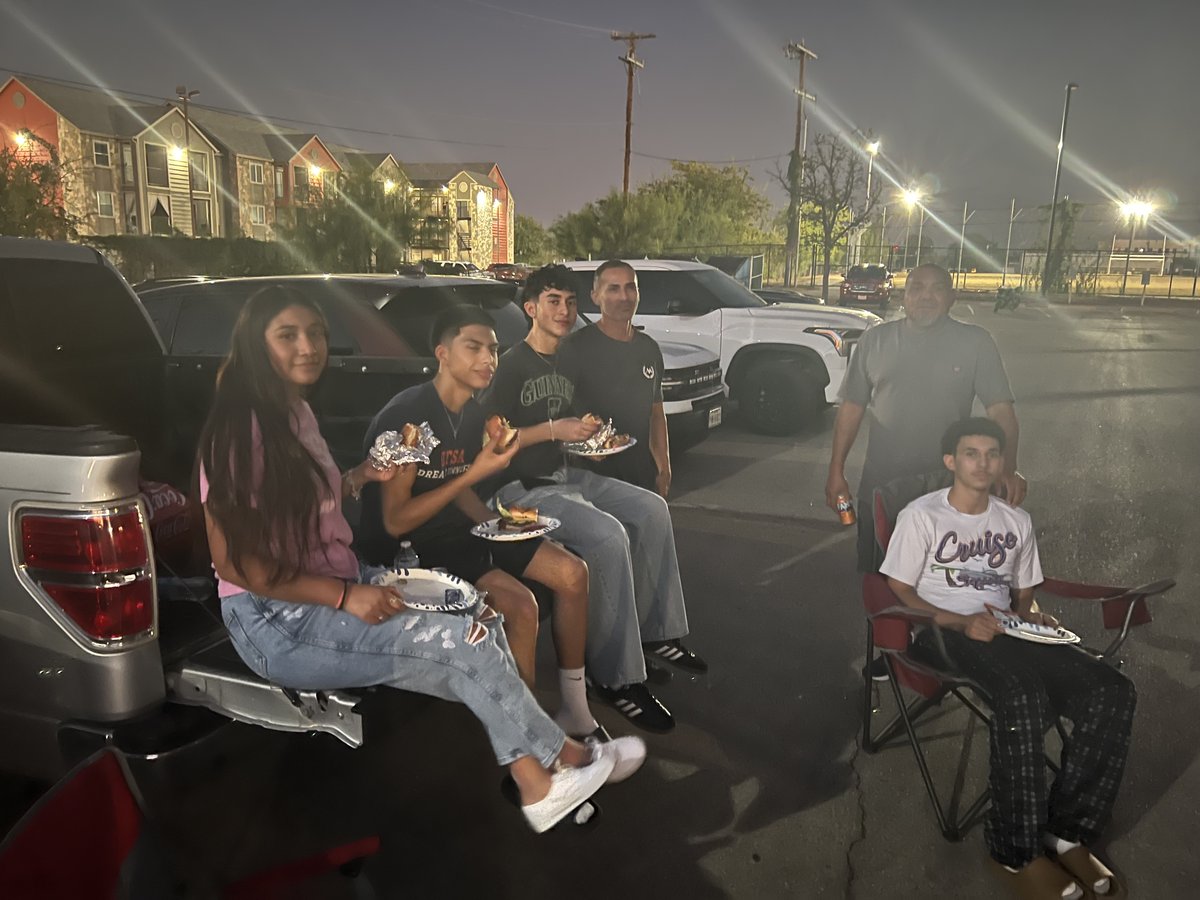 SSAISDssahs's tweet photo. The South San Antonio High School Boys Basketball had a family picnic after the 3-Point Shot-A-Thon! #BobcatFamily #PawsUp https://t.co/wxfFHxLFT9