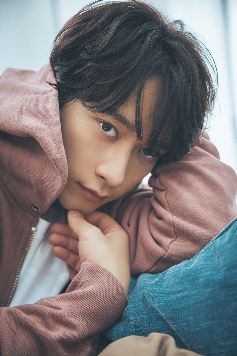 Oggi12月号(10/28売)に、2PMのチャンソンさんが登場！世界で活躍するアジア出身のスターを“休日”をテーマに撮りおろす不定期連載「オフ彼」で、「極上のおうち時間」をテーマに撮影しました。