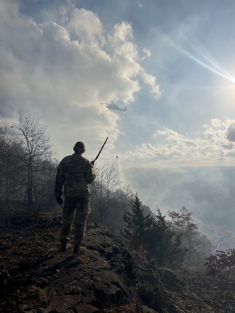 HotshotWake's tweet image. The Governor of Connecticut has declared a State of Emergency due to critical Fire weather and multiple fires burning in the state. 
#ctfire #ctwx #wildfire 
No rain is expected for at least 7-10 days and Red Flags are forecast through the weekend. Crews from multiple states and