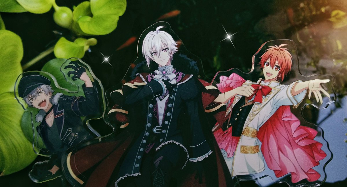 nocturnebloomn's tweet photo. Terima kasih sudah bantu aku bawa pulang standee para oshi 💞 @211carts @em00mu_ @bymatcha__ :D https://t.co/Mw2SPsbVO8