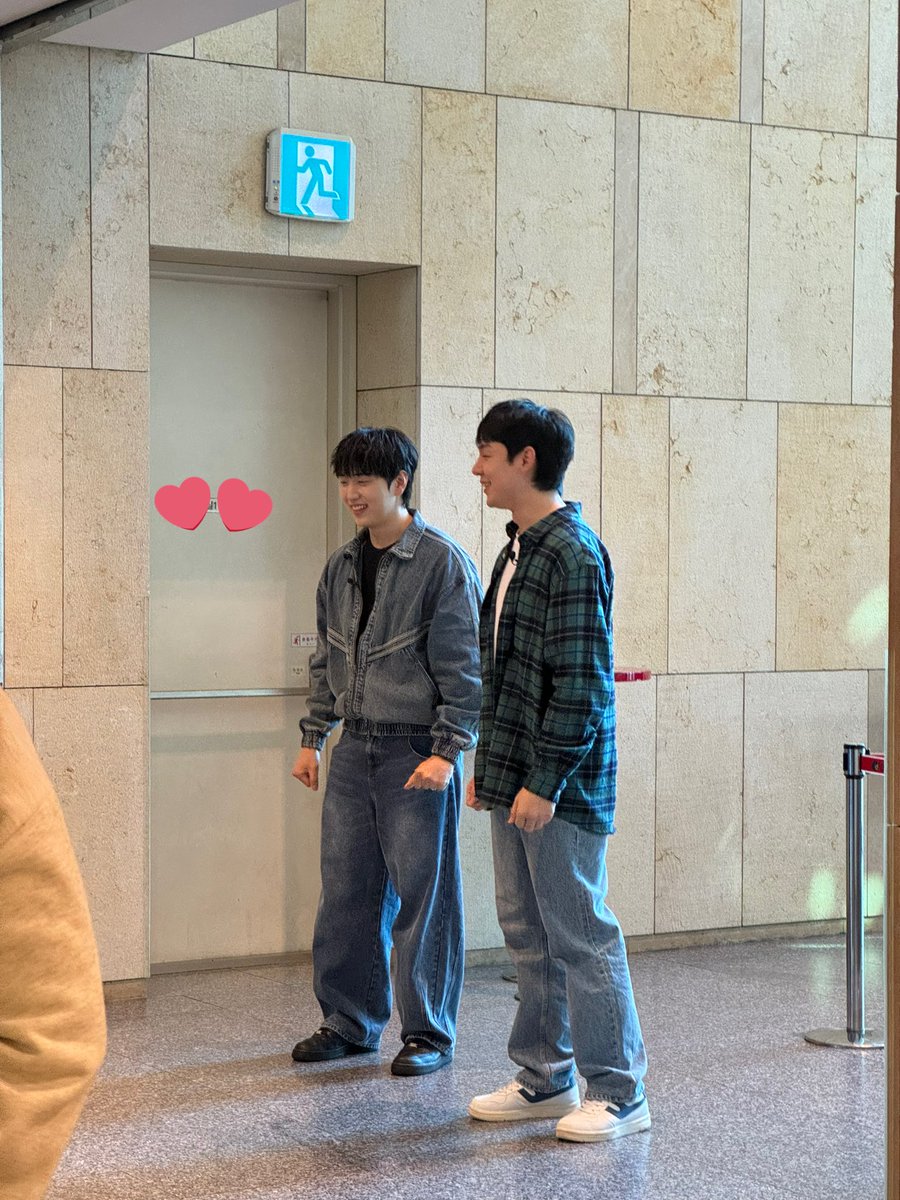 디큐브에 산들님이랑 기세중배우님 오셔서 촬영 하셨당