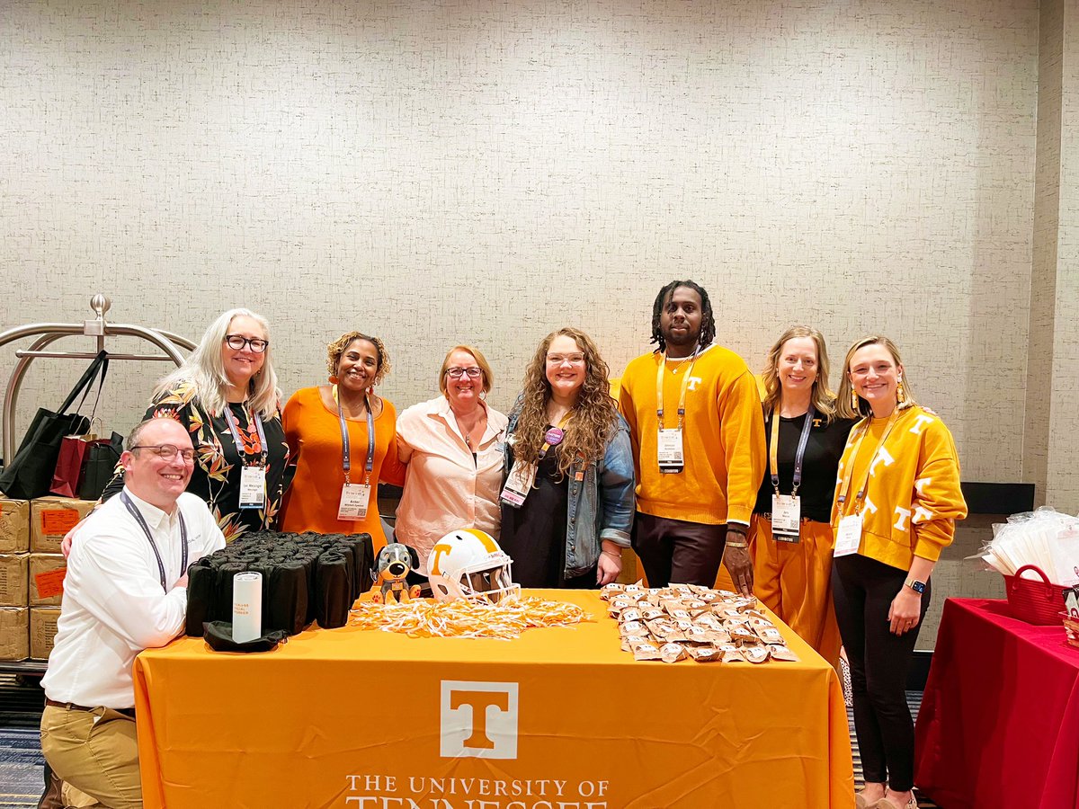 utkcsw's tweet image. Another SEC Reception in the books for #CSWE2024! Go Vols 🍊#utkcsw @CSocialWorkEd