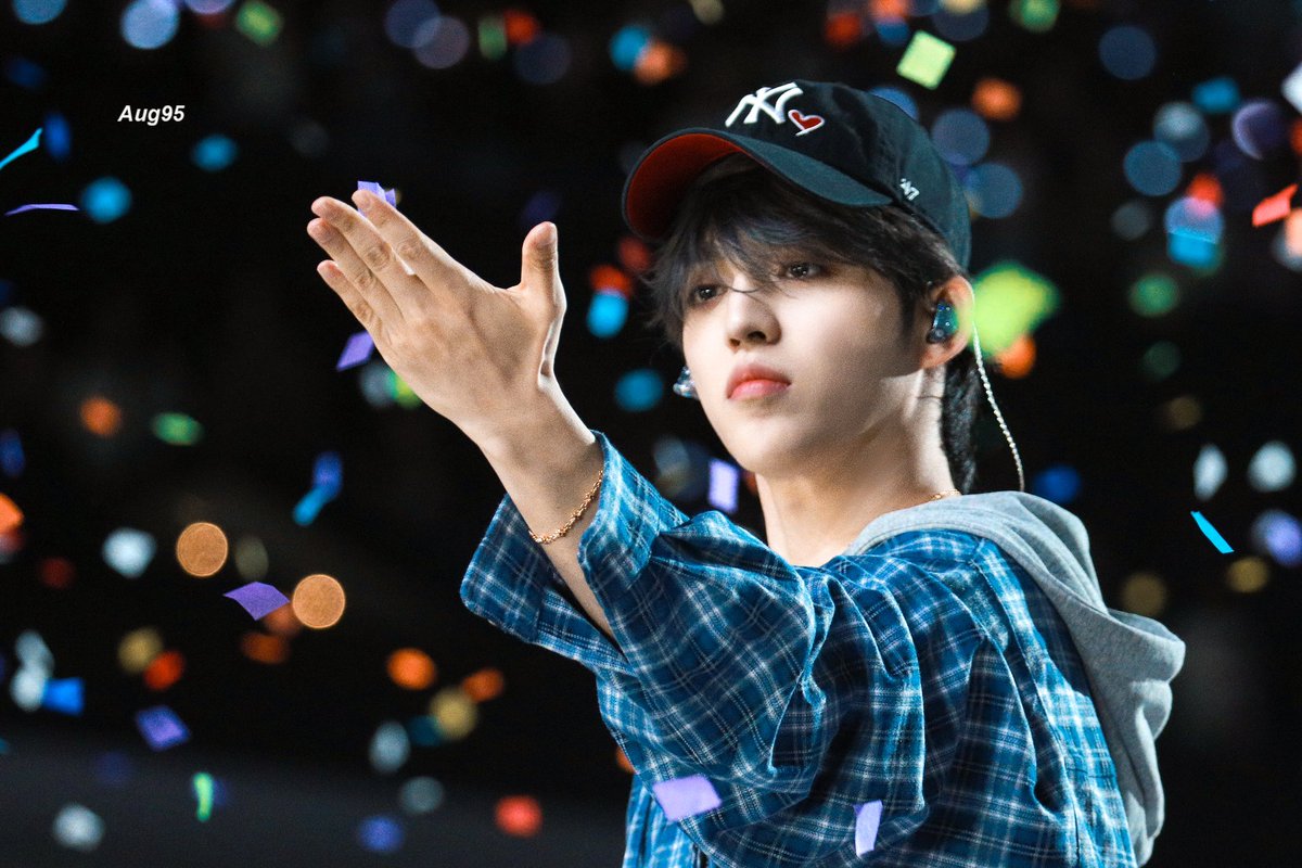 19950808_aug's tweet photo. 241025 SEVENTEEN [RIGHT HERE] WORLD TOUR IN NEW YORK

🎉

#세븐틴 #SEVENTEEN #최승철 #승철 #에스쿱스

@pledis_17 https://t.co/5nE2uy8px7