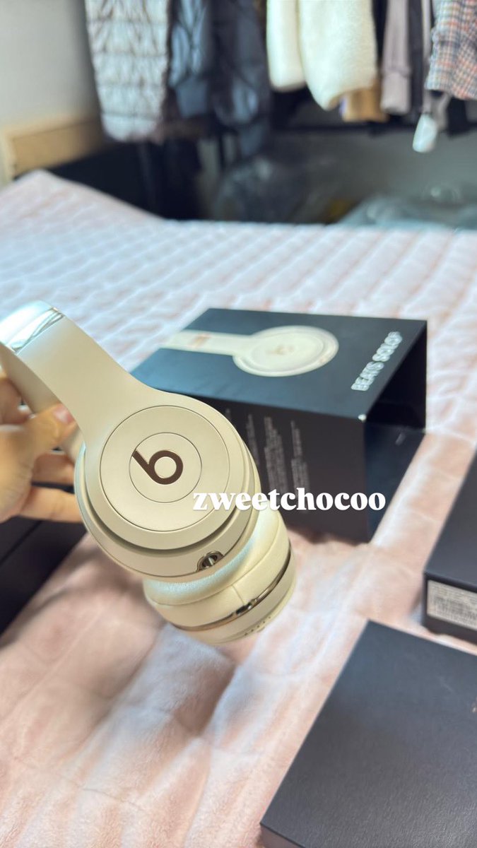 zweetchocoo's tweet photo. wts headphone beats solo 3 

-1.8jt
-minus pouch (sisanya lengkap)
-dom Jabar 
‼️ 100% ori (ga jual kw) 

#zonauang #zonajajan https://t.co/iZ5d3oRGCk