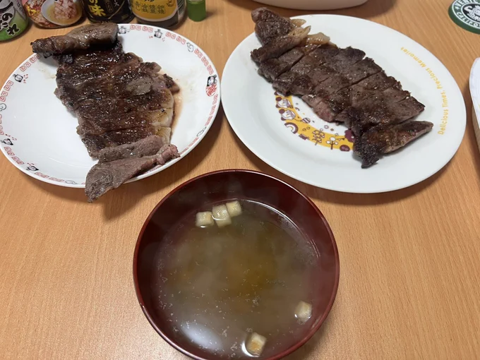 今日の我が家の朝食
・ステーキ
・伊勢海老の味噌汁 