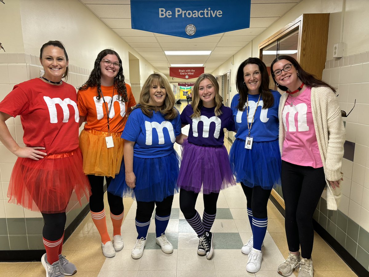Beautiful day for our <a href="/GovernorWolf/">Governor Wolf Elementary School</a> parade 🎃