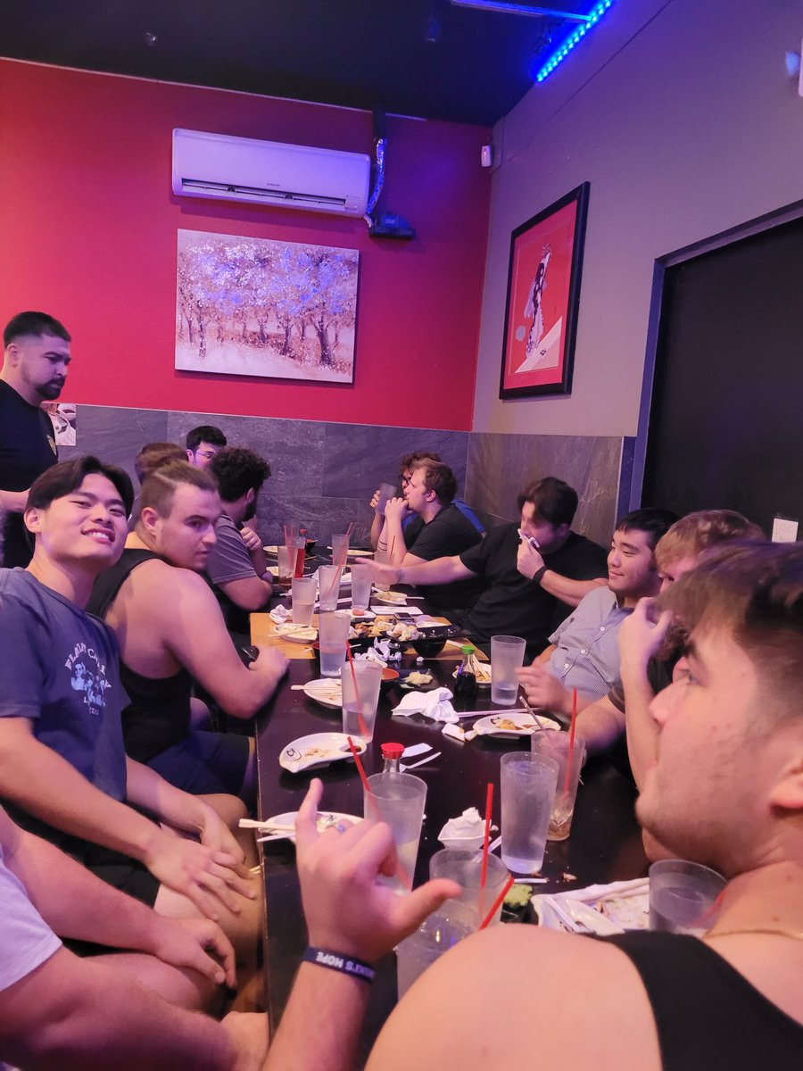 tthongmee's tweet photo. OL position group dinner... every all-you-can-eat sushi place's worst nightmare. https://t.co/i0Zre2nZoL