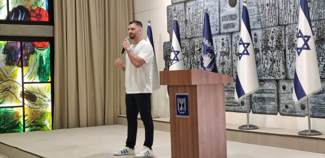 Each year, 🇮🇱 Isaac Herzog hosts "Open Sukkah" at the Presidential Residence. This year, evacuated teens attended "Youth Build an Israeli Tomorrow." Olympian Peter Paltchik shared his inspiring story. 💙photo: <a href="/RealJStreets/">RealJerusalemStreets</a>