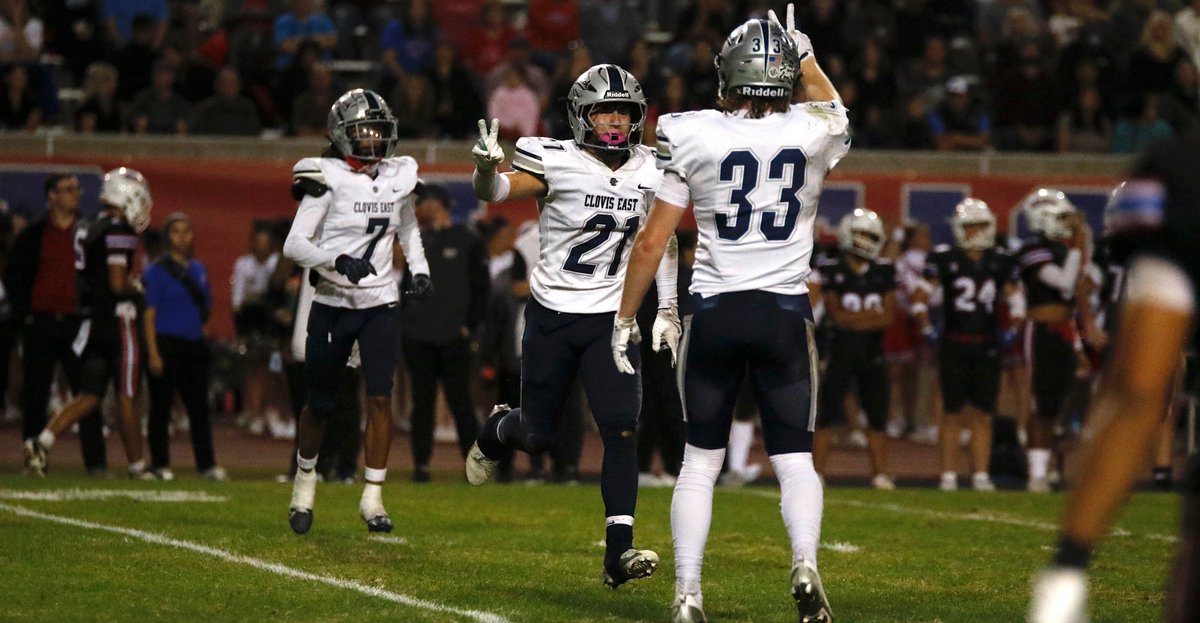 JacksonMoore247's tweet photo. Clovis East leads Buchanan 28-5 at halftime. 

Timberwolves are led by two Blake Mathieu touchdown catches, two Tristan Kircher interceptions, and a TD catch by Fresno State commit Harold Duvall to close the half. 

UC Davis quarterback commit Tyus Miller on the throwing end of the 3 touchdown passes. 

#FresnoState #GoDogs @BarkBoard @Blake_mathieu14 @TristanKircher @Harold_Duvall11