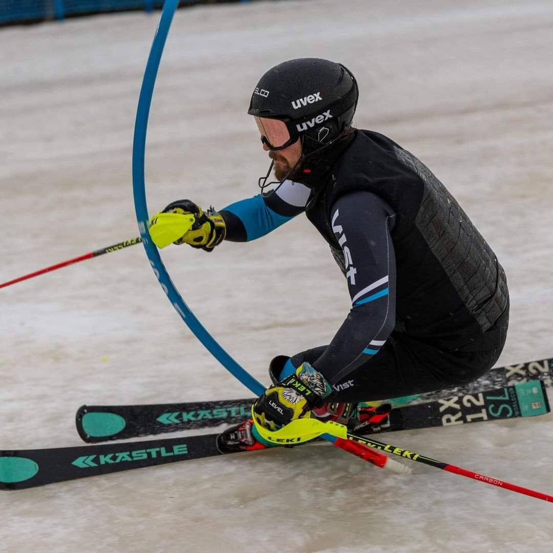Great to see Israeli skiier 🇮🇱⛷ Barni Szollos back hitting the slopes after a bad injury! Welcome back Barni!! 💙🤍