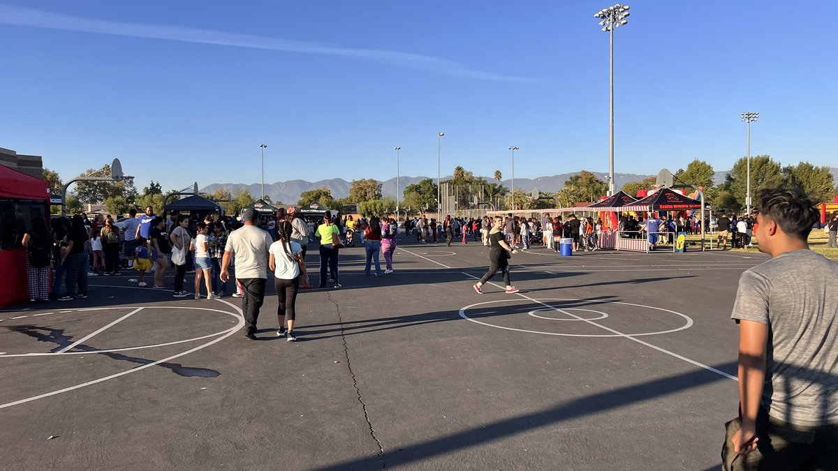 rms_tigers's tweet photo. Thank you to our community for celebrating our very first RMS Fall Festival. We hope everyone had fun. #rialtomiddleschool  #integrityanddetermination https://t.co/Yg7775QOdE