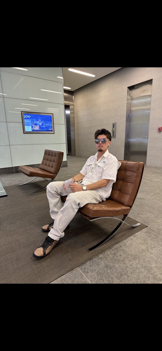 Cesarriveraaa1's tweet photo. Piensas tú en mi? Cómo yo en ti ?🥀 https://t.co/VRKFJPWyJy