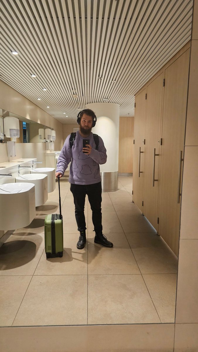 Folks, at the age of 28 I would like to announce I made my first ever public toilet washroom mirror selfie

I will now retreat into my burrow, not to emerge until the buds of spring open upon the trees