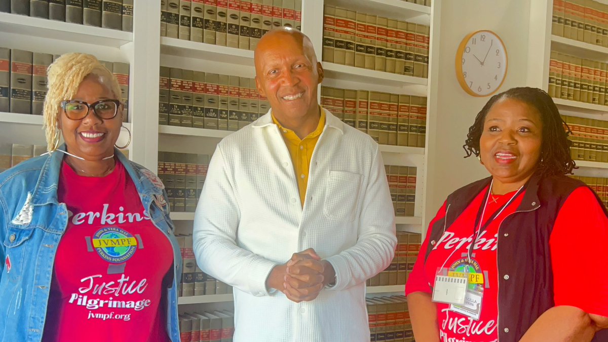 JohnMPerkins's tweet photo. Our Perkins Justice Pilgrimage participants had an incredible morning, sitting and listening to the inspiring words of Mr. Bryan Stevenson. His insights and passion for justice truly moved us all. After our time with Bryan, we journeyed to Selma and Birmingham, visiting significant sites and reflecting on the powerful history and struggles for civil rights. Each stop deepened our understanding and commitment to justice.
#BryanStevenson #Selma #Birmingham #truthtelling #perkinsjusticepilgrimage #loveisthefinalfight #journeyofreconciliation