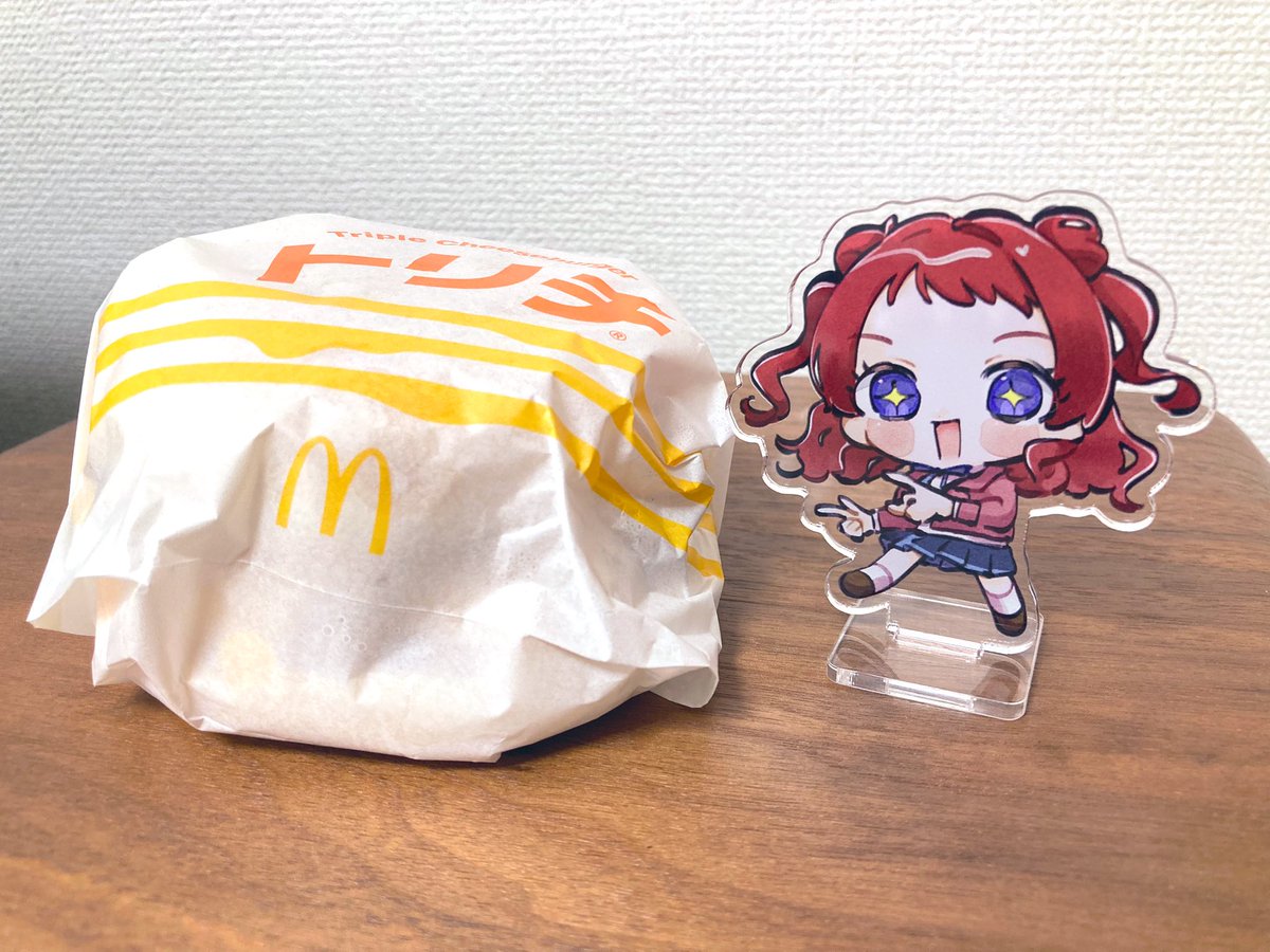 アイマス「初めてマスグッズ作りましたキラキラ目で報告してくれる咲季です 両面あるよ!台座が」|もふくのイラスト
