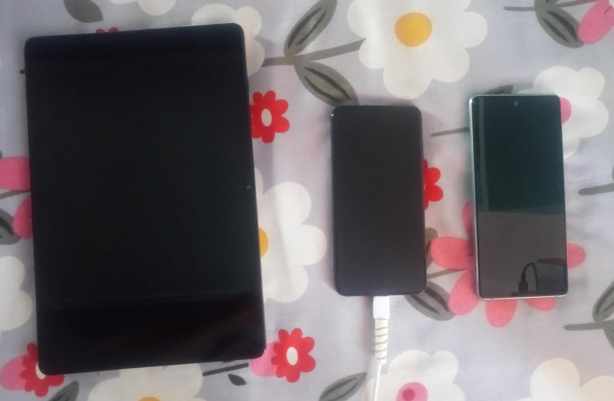 ImPraveenJakhar's tweet photo. All Samsung Gadgets 😎 👌  😀 😎
#Samsung 
#Galaxy 
#Sseries 
#FanEdition
#FE
#Tablet
👍 👍 👍 👍 👍 👍 👍 👍 👍 👍 👍 👍 
Samsung Eco System
.
.
.
.
.
Missing Samsung laptop 👨‍💻 💻 😢 https://t.co/HGHEsokEIe