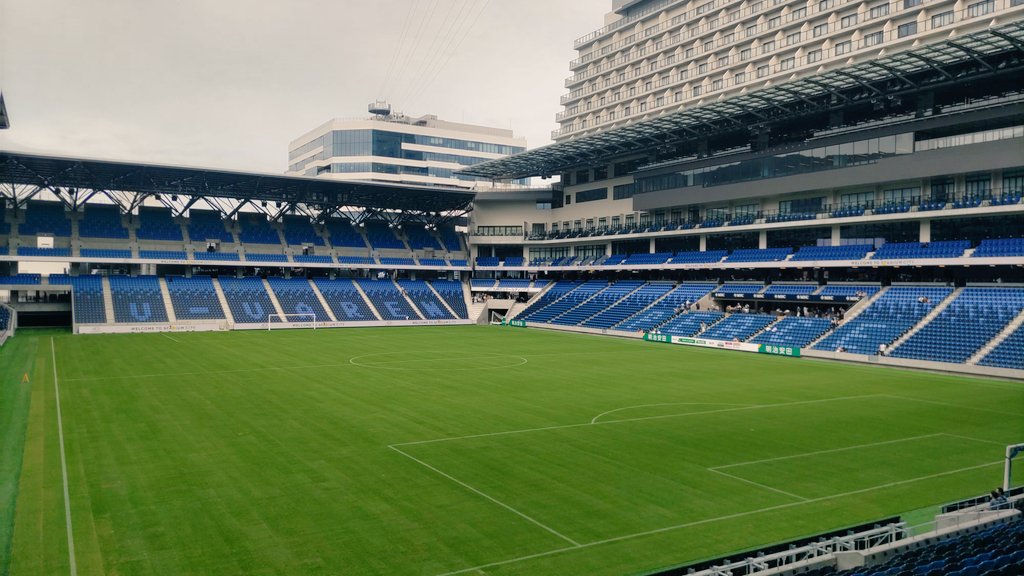kagoshima_unite's tweet photo. え！？明日こんないいスタジアムで試合させてもらえるんですか！？
#鹿児島ユナイテッドFC
#vvaren
#長崎スタジアムシティ https://t.co/lbkhN9XMwA