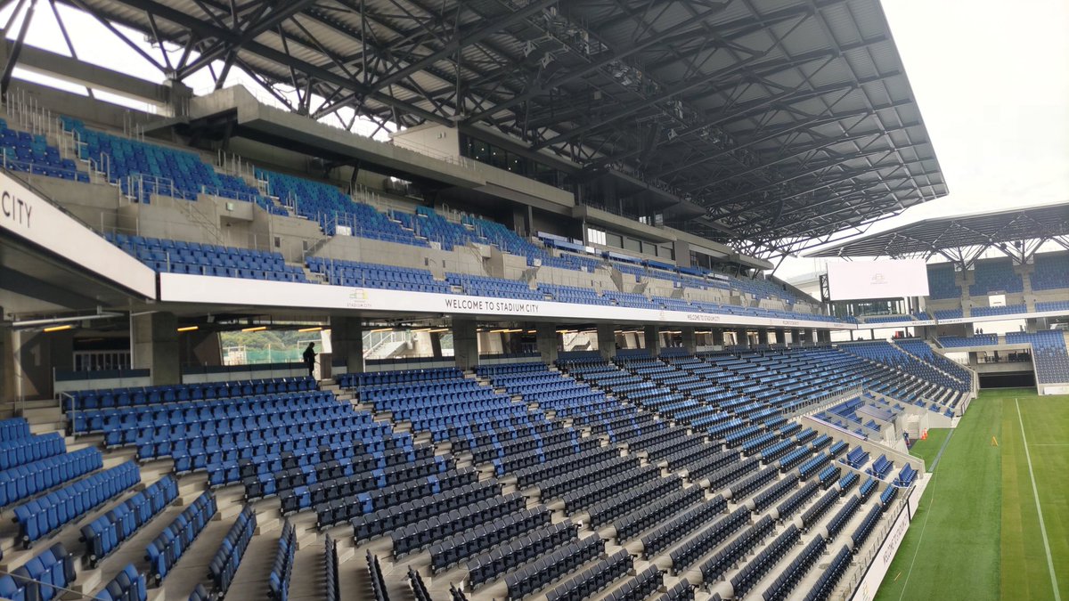 kagoshima_unite's tweet photo. え！？明日こんないいスタジアムで試合させてもらえるんですか！？
#鹿児島ユナイテッドFC
#vvaren
#長崎スタジアムシティ https://t.co/lbkhN9XMwA