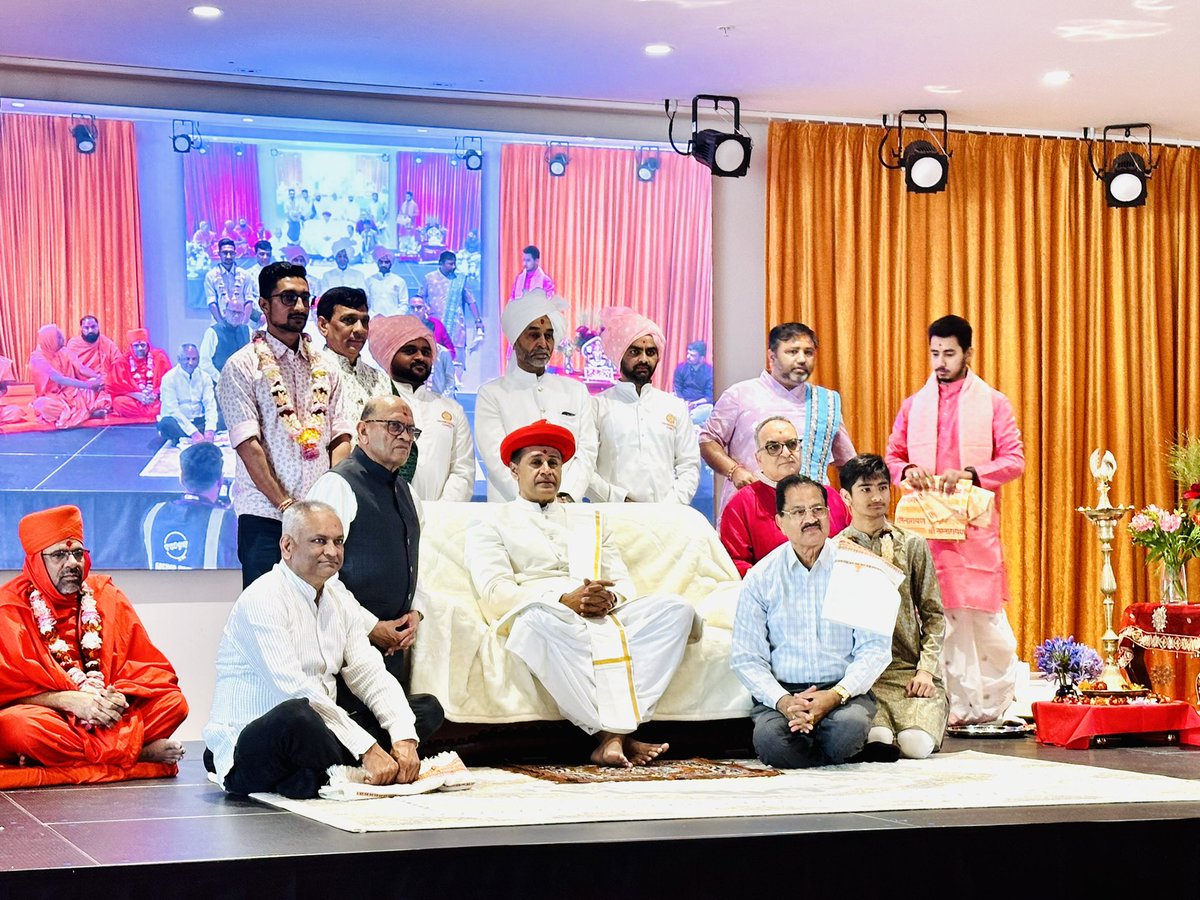 BhavDhillonnz's tweet image. Blessed by the presence of ISSO Chief Koshalendra Prasad Maharaj in Auckland
Maharaj-ji met with disciples at the Papatoetoe temple, sharing his wisdom
Grateful for his inspiring visit &amp;amp; joy it brought to our community
@issonz @kalupurtemple 
#ISSO #Auckland #Swaminarayan