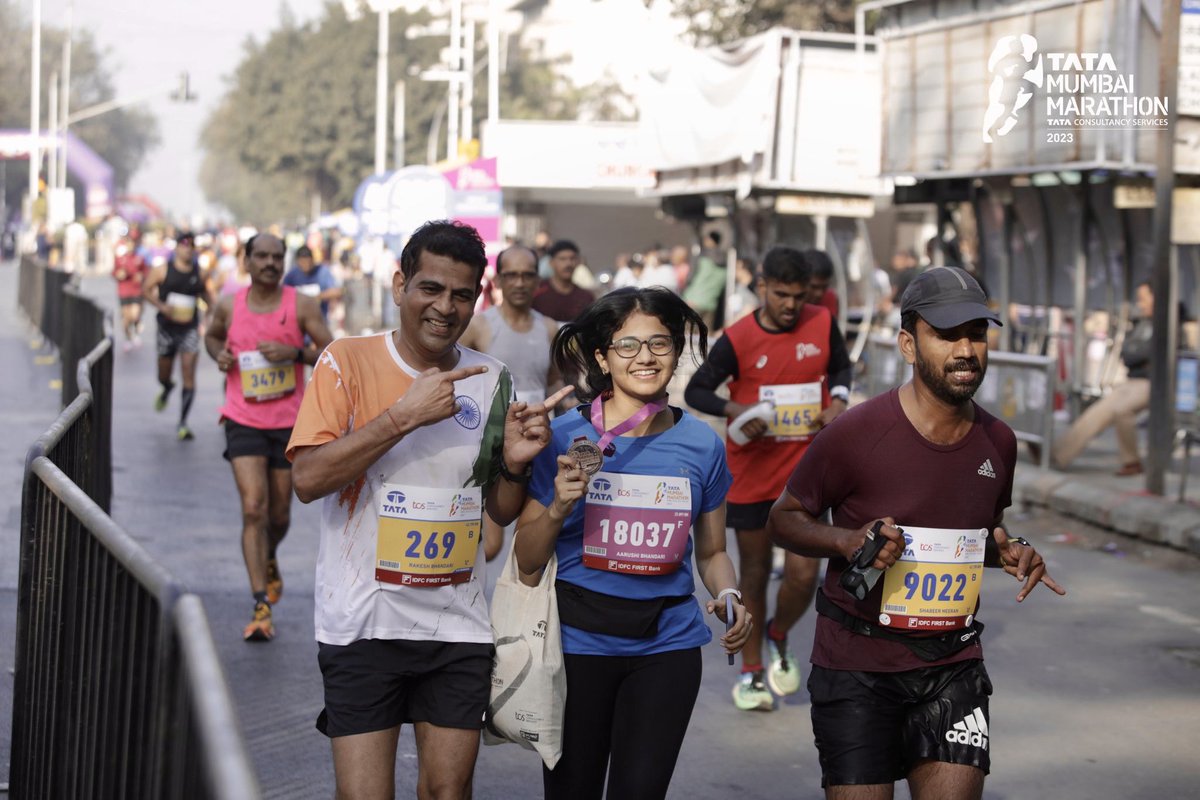 aaru_serious's tweet photo. Look Dad, us from 20 years ago @rakeshbhandari ❤️ 

#marathon #tatamumbaimarathon https://t.co/JteRrI0yII