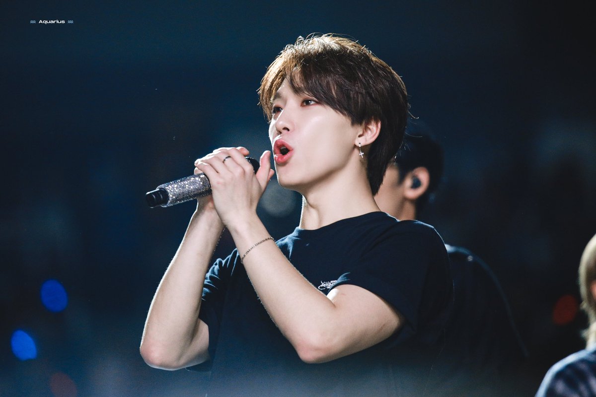 AquariusDino211's tweet photo. 241025 SEVENTEEN [RIGHT HERE] WORLD TOUR IN NEW YORK

#세븐틴   #SEVENTEEN   #dino  #디노 
@pledis_17 https://t.co/HzD9I4bnlX
