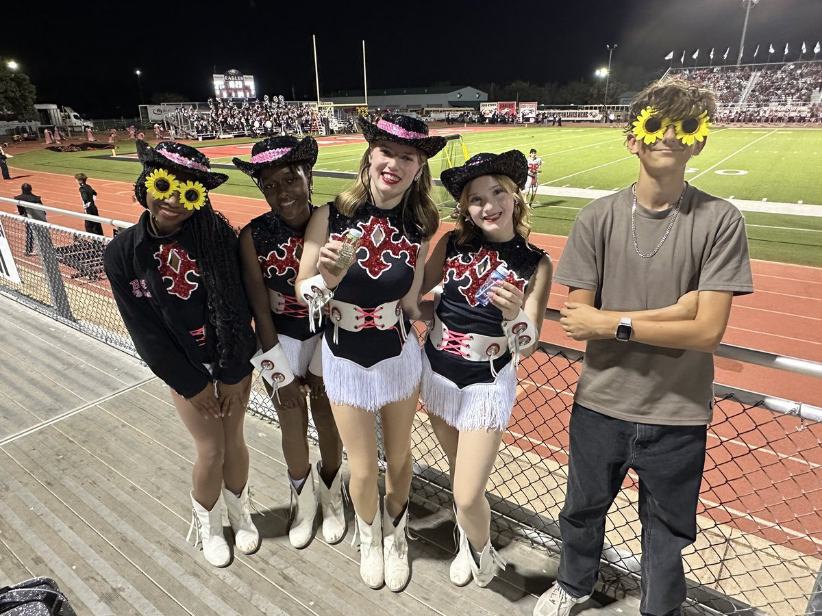 BHSElkStrutters's tweet image. We had so much fun at tonight’s game supporting our Elks, and SOTE marching band and getting section of the week from them. Ended our night with a successful stop at Bucc-ee’s. Good luck to our BHS band tomorrow at Area contest. #OFIF