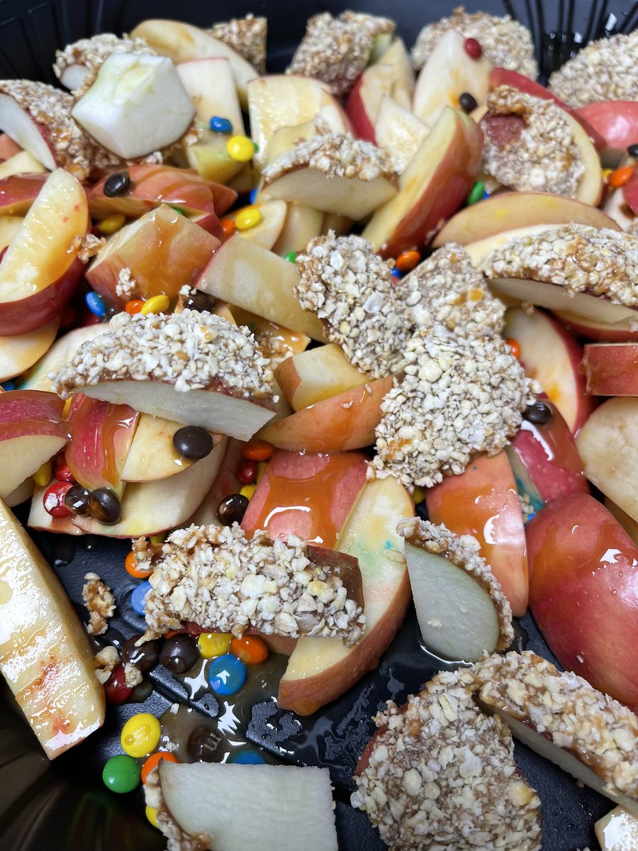 A_Foxy_Lady's tweet image. Caramel apple day at #ChilisChisholmTrailParkway! Keeping a #FunAtmosphere in the workplace! 🌶️❤️🫶🏻