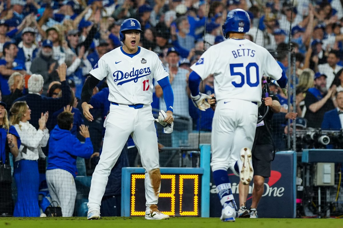 MLBNetwork's tweet photo. THE @DODGERS TAKE GAME 1 ON FREDDIE FREEMAN'S WALK-OFF GRAND SLAM!

#WorldSeries https://t.co/3HEMmRGD4e