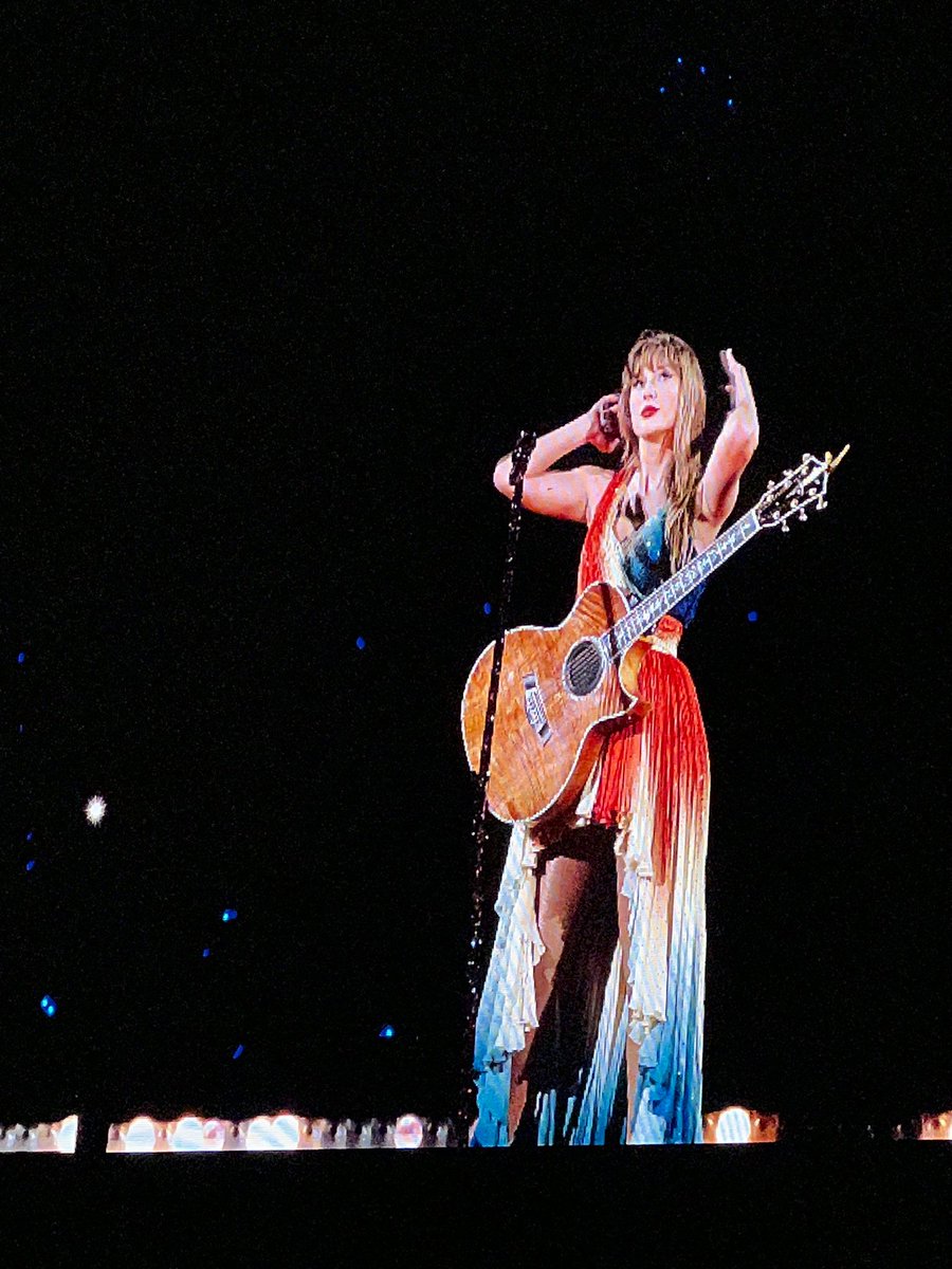 Taylor Swift History 🖤 tweet media