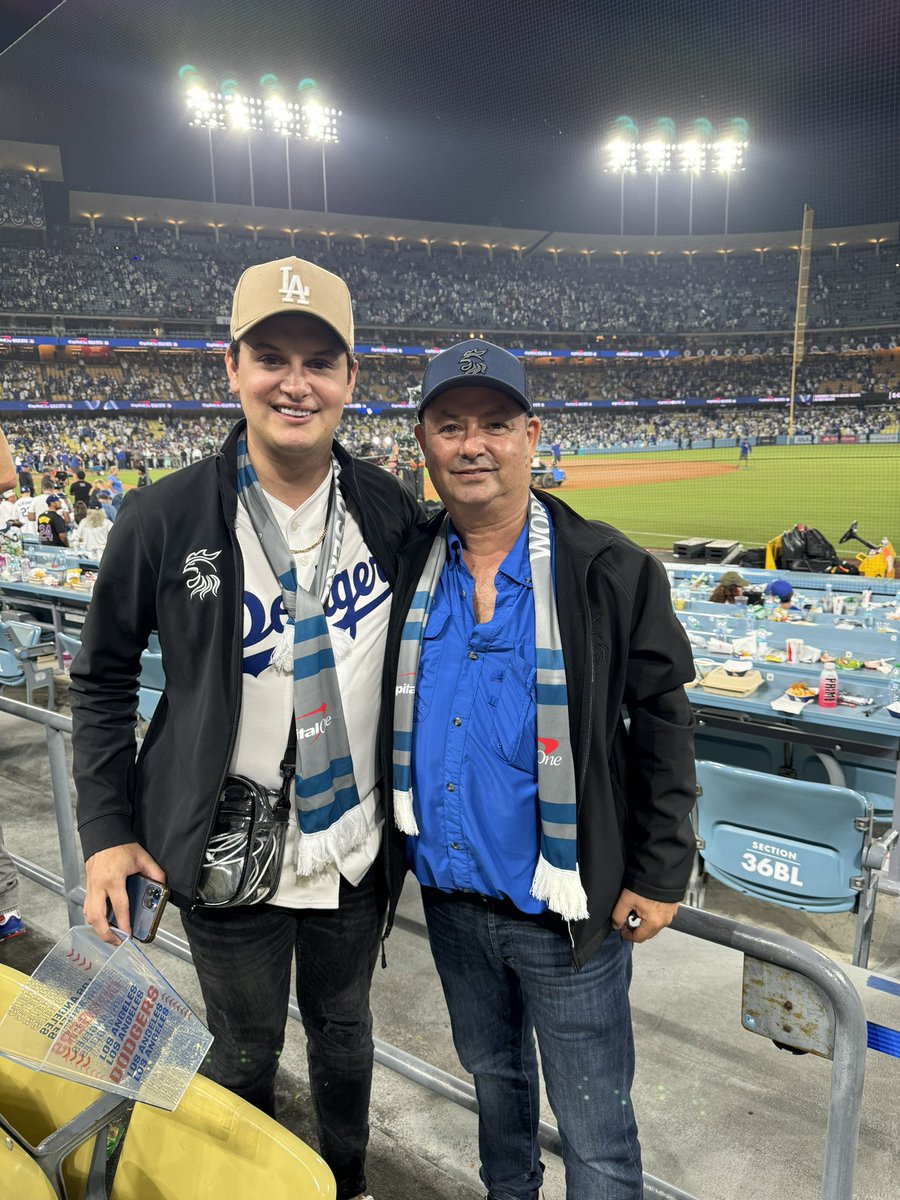 GallitoVip's tweet photo. GANE DE NUEVO GRACIAS A TODOS FAMILIA USTEDES LO HAN VIVIDO CONMIGO❤️

CUMPLIENDO EL SUEÑO DE MI PAPÁ Y EL MÍO😭

GANAMOS 337,500🤑

30K de 🎁 

EL PARTIDO MÁS INTENSO DE MI VIDA, QUE MANERA DE EMPEZAR LAS #WorldSeries 

GRACIAS POR SER PARTE DE ESTO👇🏻

https://t.co/vRCQs4YKMs https://t.co/whTHHNjncP