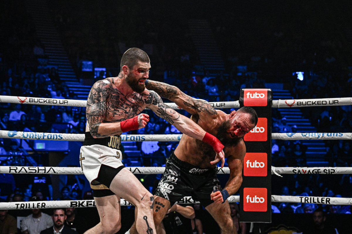 bareknucklefc's tweet photo. Swinging into the bell @CameronVancamp Gets the split decision win!

#BKFC67 | Live NOW on BKFC App https://t.co/Jflz8natAo