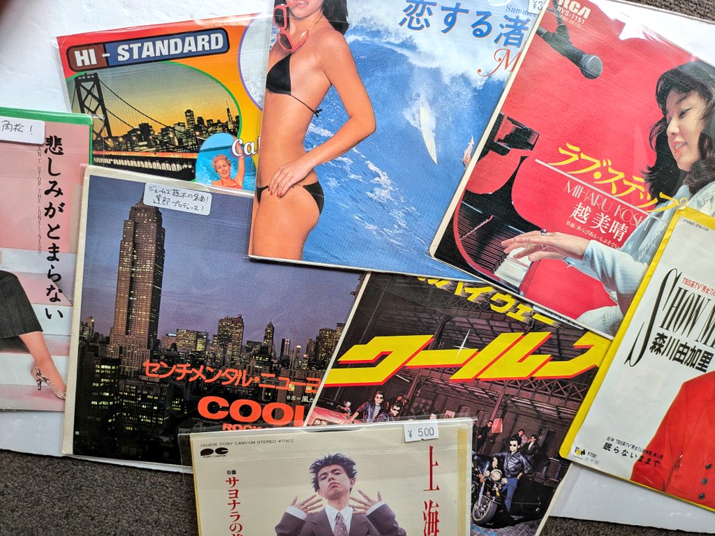 oyoyo_president's tweet photo. 本日の営業スタートしております。
今朝の新着レコードはシングル盤!ここのところシングルの入荷がヒジョーに充実しております。店入ってスグ左手のコーナーにご注目あれ! 土日の夜は7時までお待ちしておりますー #クールス #美樹克彦 #ハイスタンダード #Modettes #Queen #Buggles #tohto #湯島 https://t.co/giaaRYUmwa