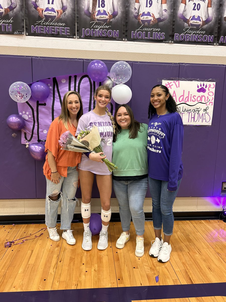 LoLoBailey14's tweet image. So incredibly happy to support this group of seniors tonight! Talent, heart, love, laughter, and so much more! It was so hard to leave this group when I decided to leave coaching! I am always rooting for each of you and love you to death! #KeepGoing 💜 y’all got more to do!