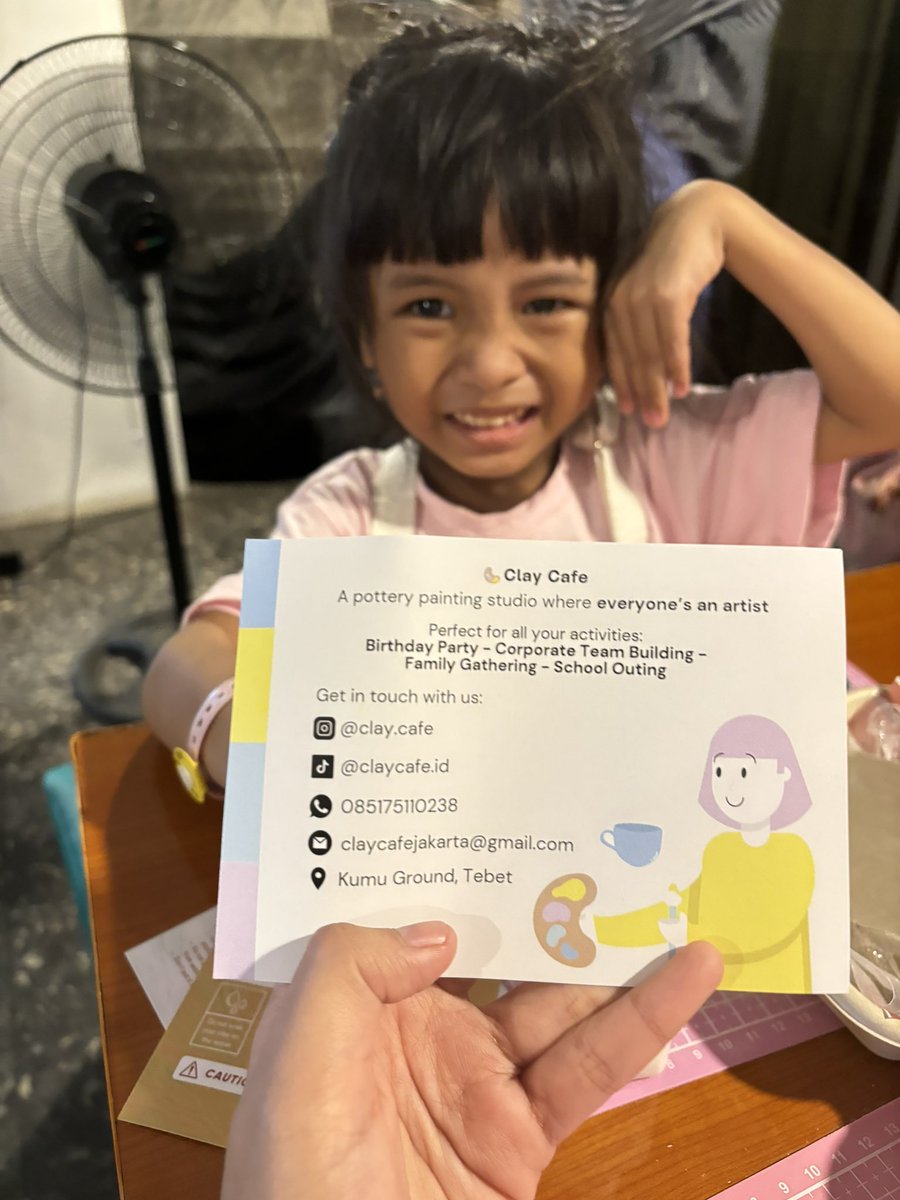 FannyAulia's tweet photo. Queen so happy today 

#IbuSeruHappyKamper
#HappyKamper
#FindBookBeHappy https://t.co/OGrL5FEXSE