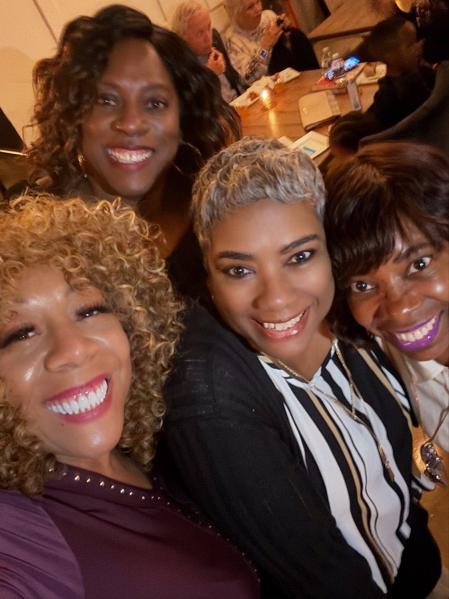 MsPattyJackson's tweet photo. Another fun girls night out. #Club60 we all grew up together in South Philly and we are still friends to this day. Our monthly gathering. https://t.co/Tq4iuxZZXV