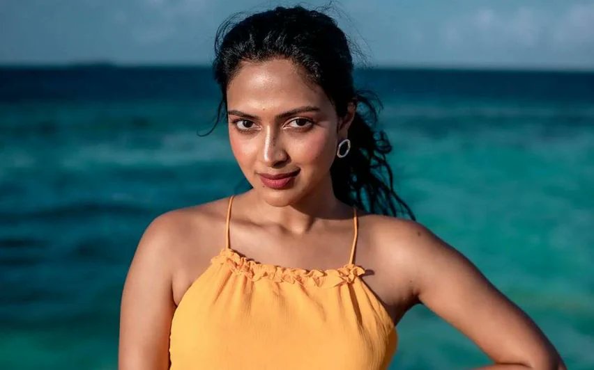 Amala Paul Indian actress hot collections, Hot Tamil Aunty Amala Paul beautiful iiQ8