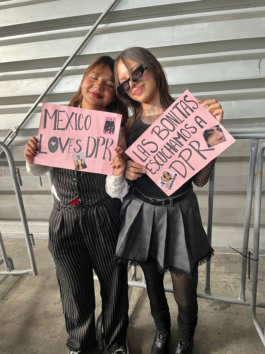 okunanl's tweet photo. Oh to be there again 💓I’ll be waiting for my guys to come back again 
These were our sings! “Mexico loves dpr” and “pretty girls listen to DPR” 🎀
#DPRMexico #DPRshouldnotapologize #MexicoLovesDPR #DPRIAN #DPRCREAM #DPRARCTIC #thedreamreborntour https://t.co/xp2mc6vHBe