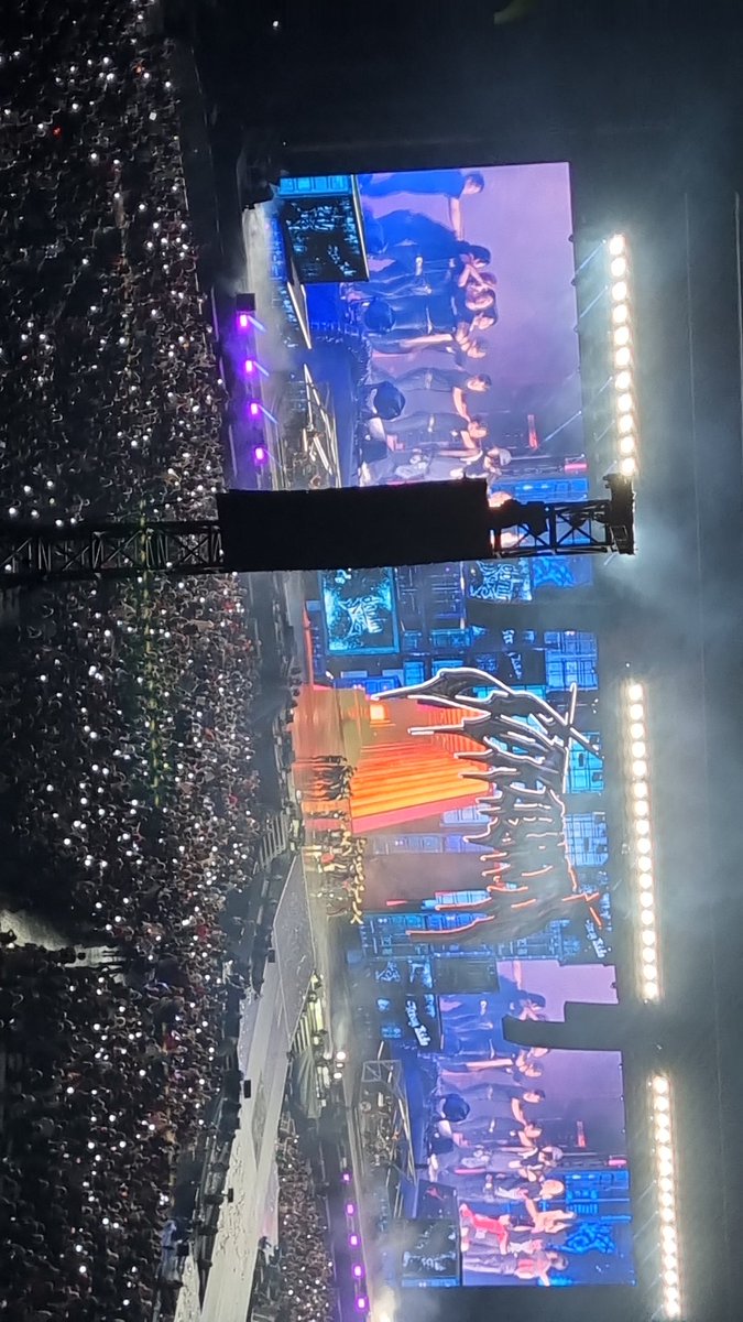 Nirvanababyx's tweet photo. It has officially been a whole week today since I saw skz 
And I miss them like crazy 🥺♥️ https://t.co/txMOXIKX1D