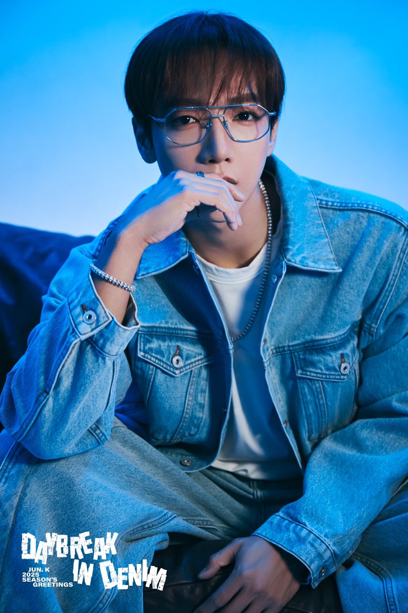JUN. K 2025 Season's Greetings 
[DAYBREAK IN DENIM]🩵👖
TEASER IMAGE ②

🗓️ PRE-ORDER
2024. 10. 31 THU 14:00 - 2024. 12. 12 THU 23:59 (KST)

#JUN_K #준케이
#2025SEASONSGREETINGS
#DAYBREAK_IN_DENIM