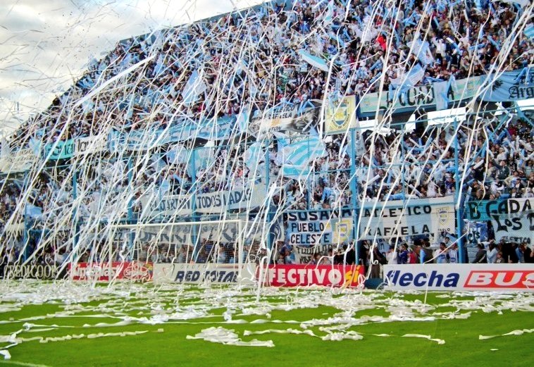 mxlujan's tweet photo. #HISTORIA PURA

POR LO QUE MÁS QUIERAN, PERO NOS DEJAN EN LA #CATEGORÍA 

ESTA ES TU HINCHADA, ESTA ES TU GENTE 🩵🤍

DALE #ATLÉTICO LA RECONCHA DE LA MADRE https://t.co/Vp1QHWn304