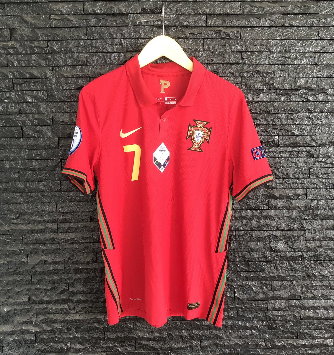 BluesboundsSw6's tweet photo. Bismillah
Portugal Euro 20/21 vaporknit sample
Shirt : Original by N1K3
Condition : MINT (used)
Size : M (P70xL50)
Player : Cristiano Ronaldo (GOAT) remake
Patch All Remake
Price : 1.699K
@Jerseyforum #jersey4sale https://t.co/WSZ31odnlY