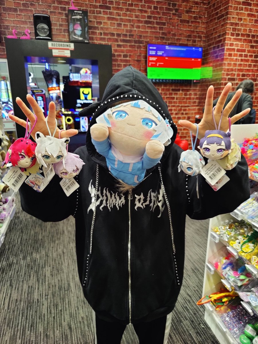 RyuseiAiriVT's tweet photo. $150 later and this was all that I could win from the Hololive R1 Collab https://t.co/yUPK2PbnIf