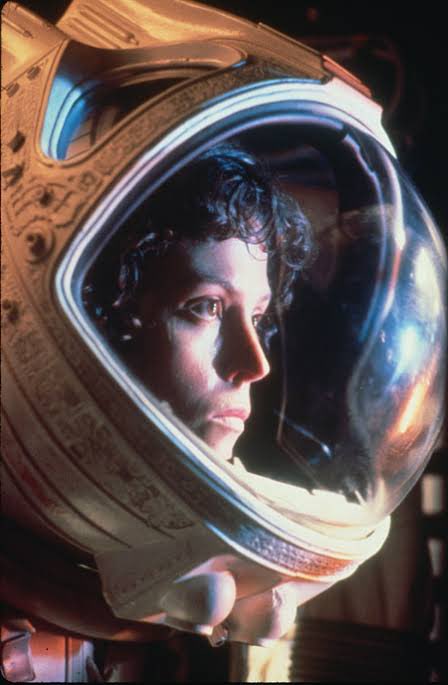 zenhamdu's tweet image. #31DayHorrorChallenge #SpookyNights #31DaysOfHalloween #31DaysOfHorror 
#Alien 

“In Space No One can hear you scream” 
Day 25 
Alíen 👩🏻‍🚀🛸🌌