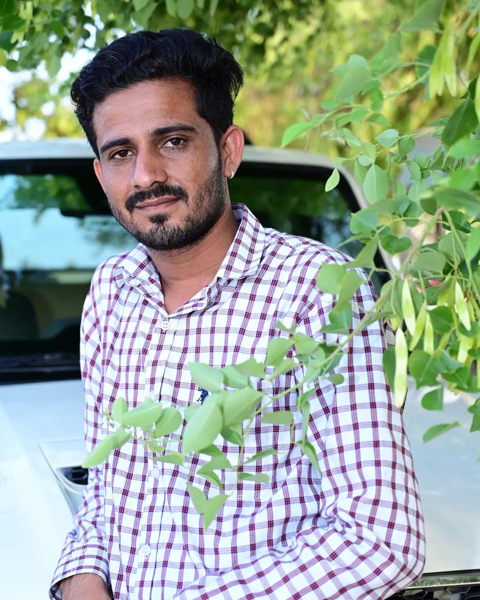 बना ले हिम्मत अपनी या अपना डर बना ले,

तेरे हाथों में है सब, चाहे जैसा मुकद्दर बना ले।

Stay connected friends