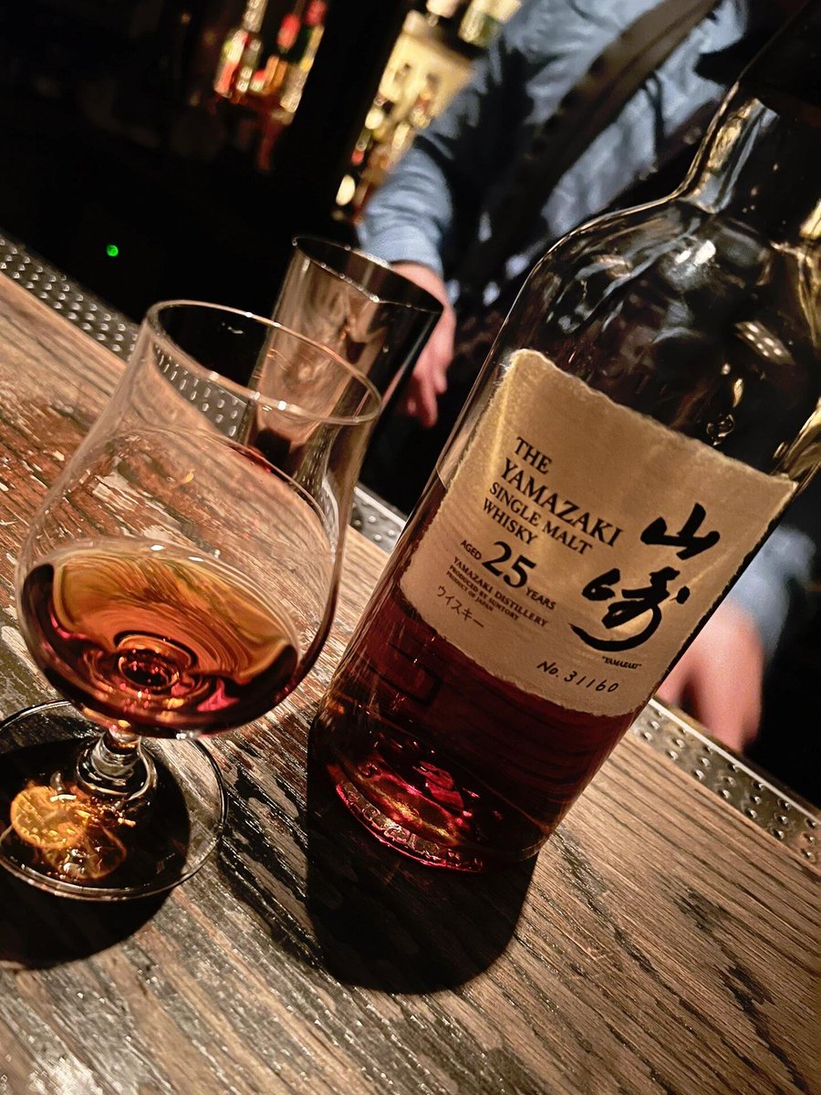 人生において、得ることと失うことは避けられません。何かを得たいなら、何かを諦めなければなりません。何かを得ないことばかり考えていれば、人生は悲しみでいっぱいになります。得ることと失うことを軽く考え、限りない欲望に人生を支配させないでください。