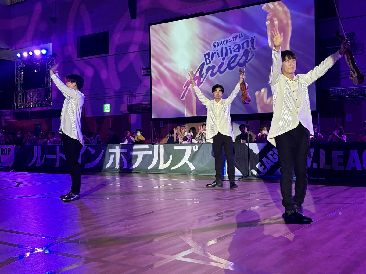 shinyohara's tweet photo. #TSUKEMEN
#Vリーグ 開幕戦
オープニングイベントで演奏‼︎
演奏曲目は
#Volcano
#JBeat! でした!
ダンスチームとコラボのステージ
最高の盛り上がりでした‼︎
上田市自然運動公園総合体育館
#信州ブリリアントアリーズ
#東京サンビームス
まもなく14時試合開始です‼︎ https://t.co/pRQm4UMx84