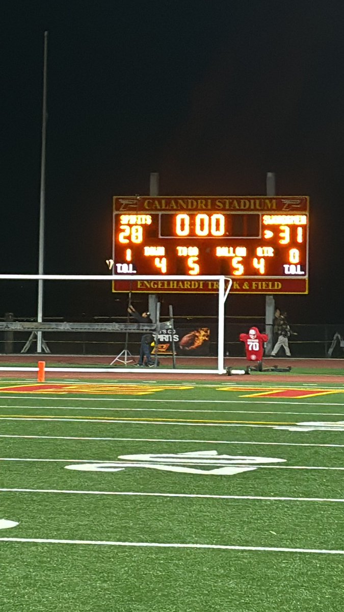 St. Paul stops Paraclete on a 4th and 5 on the 5 with 56 seconds left and holds on to win 31-28.