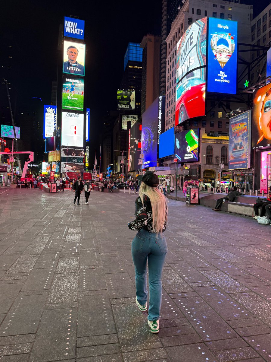 yamiigrande's tweet photo. I  ❤️  NY https://t.co/z4rT9e1oDB