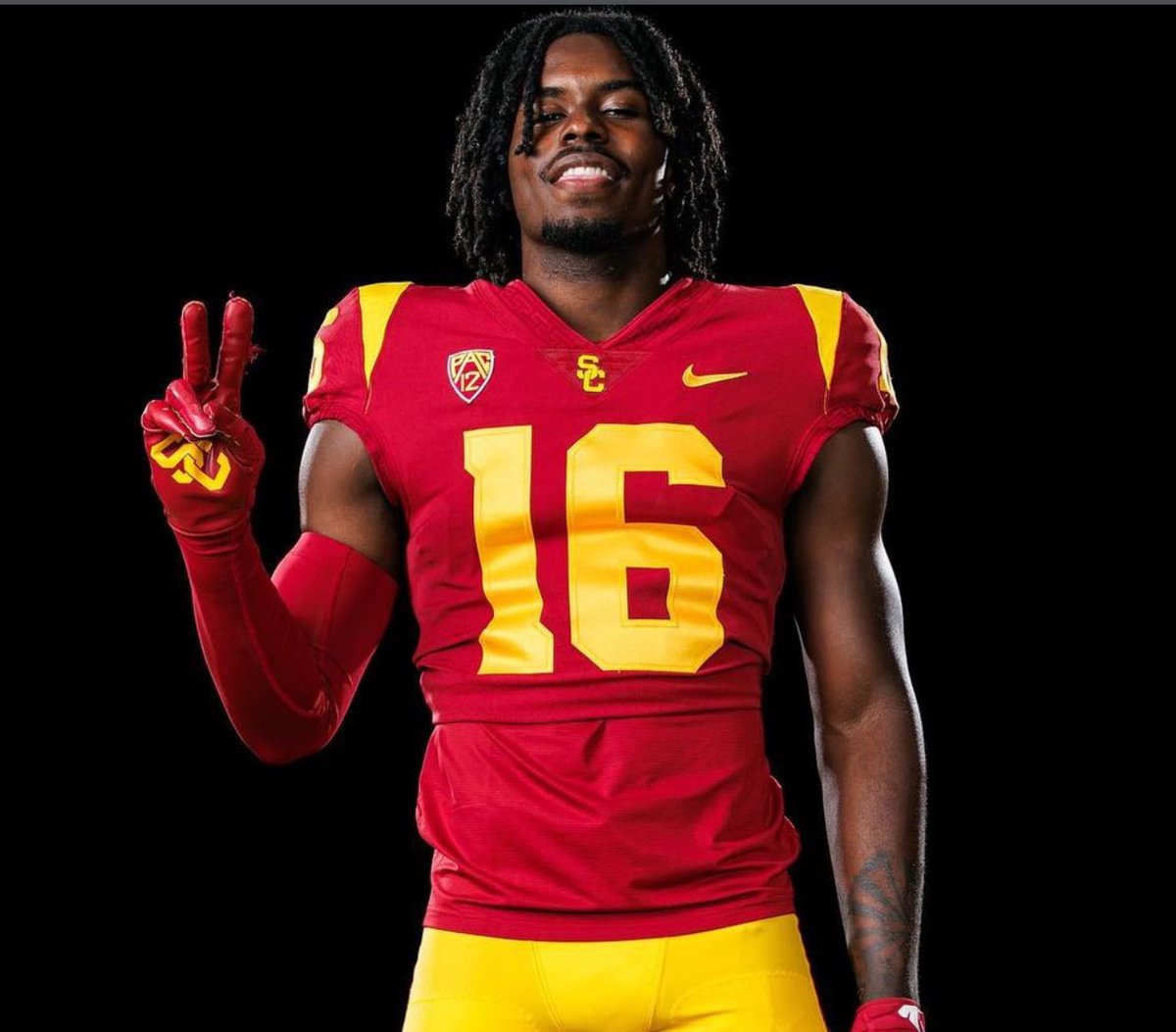 RomeroWestCoast's tweet image. Prophet Brown ( @ProphetPb ) you owe Sacramento a interception after missing that one bra 😅👀👀

#FightOn ✌🏿