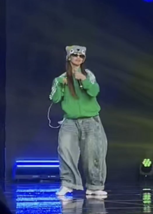 maloi’s fit from magpasikat soundcheck is so colet coded especially the hair accessory 😆
